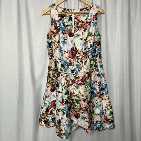 Madison Leigh Floral Pleated V-neck Swing Dress - size 6/8 - Picture 14 of 15
